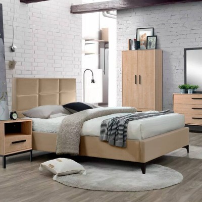 Cama Estofada Berlim c/ Pés